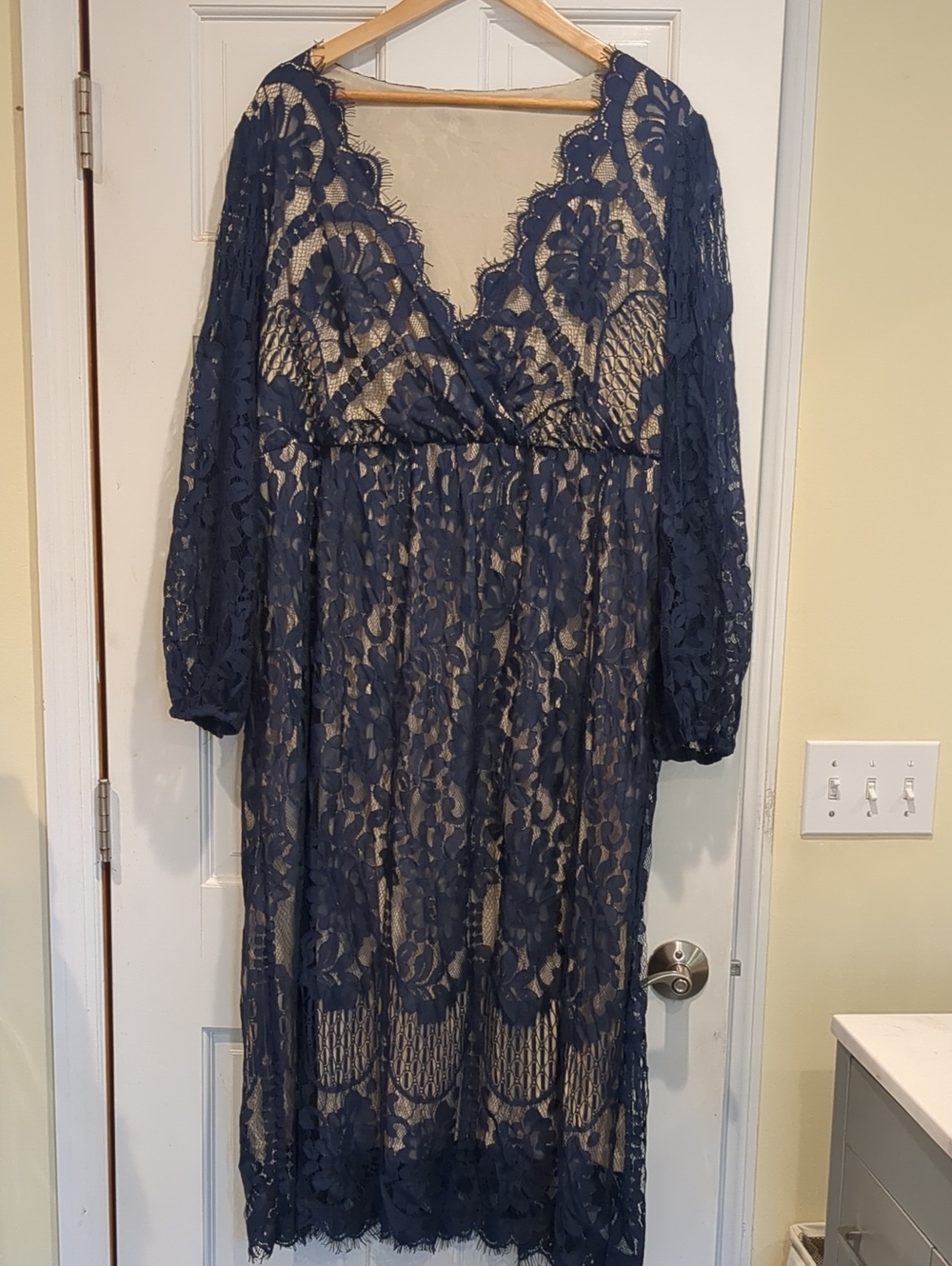 Navy Blue V-neck Long Sleeve Lace Dress
